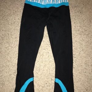 Lulu lemon black cropped leggings with blue